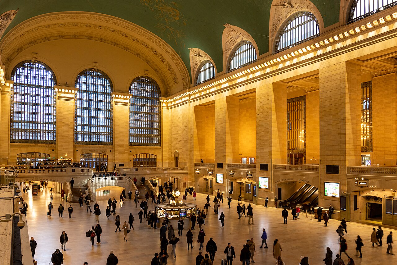 The main concourse of Grand Central Terminal with the clock and the departures board