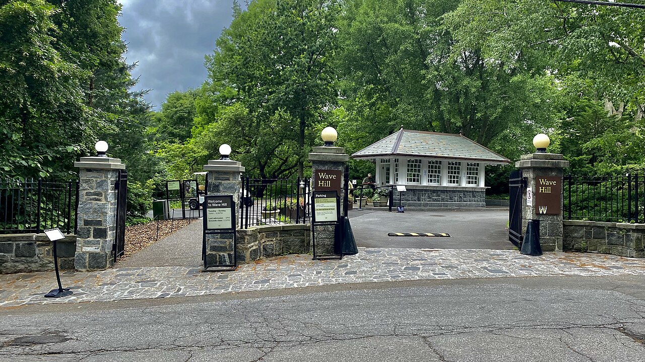 Gardens and a view over the Hudson River at Wave Hill