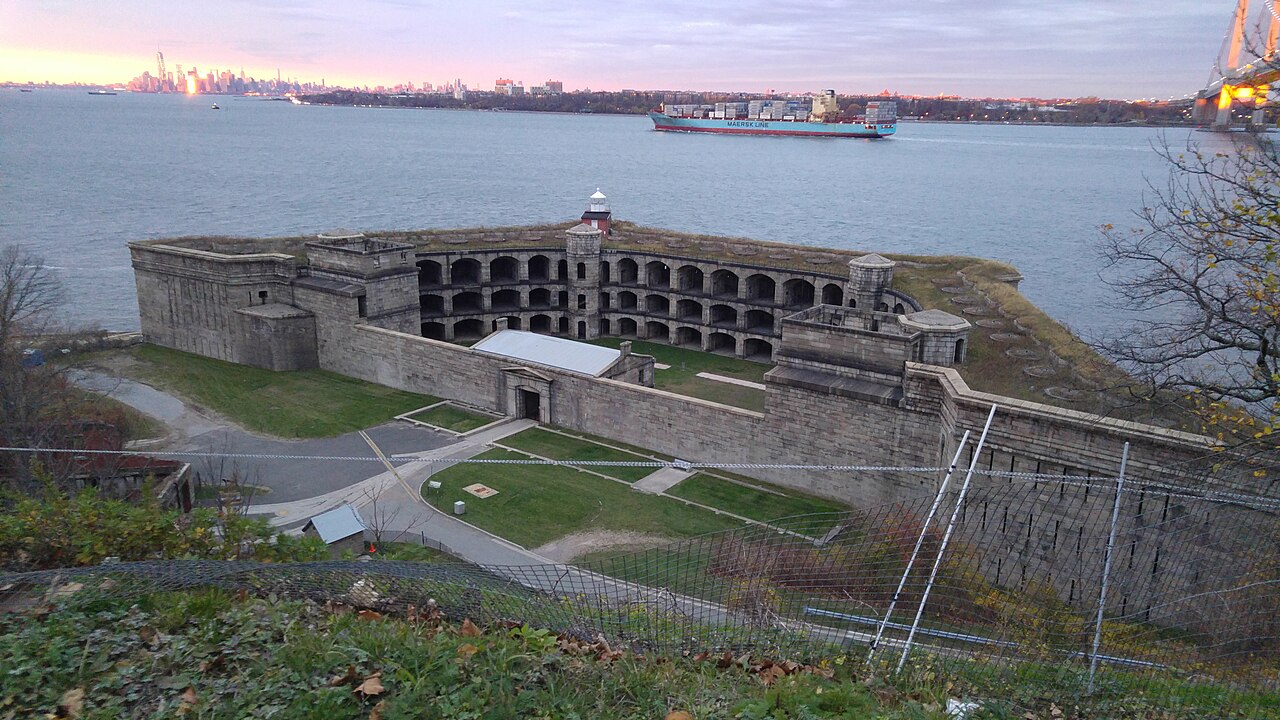 Fort Wadsworth Light