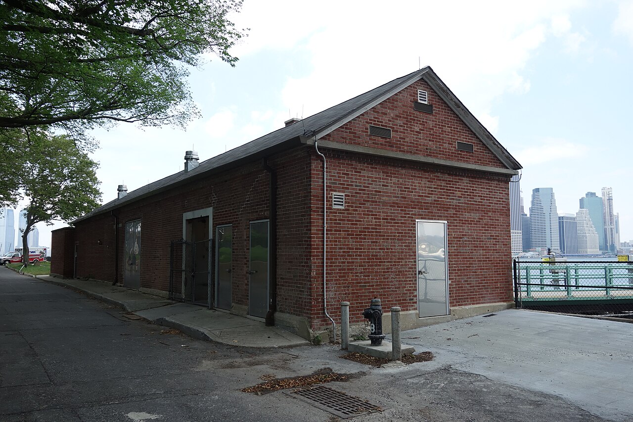 Governors Island td , Building