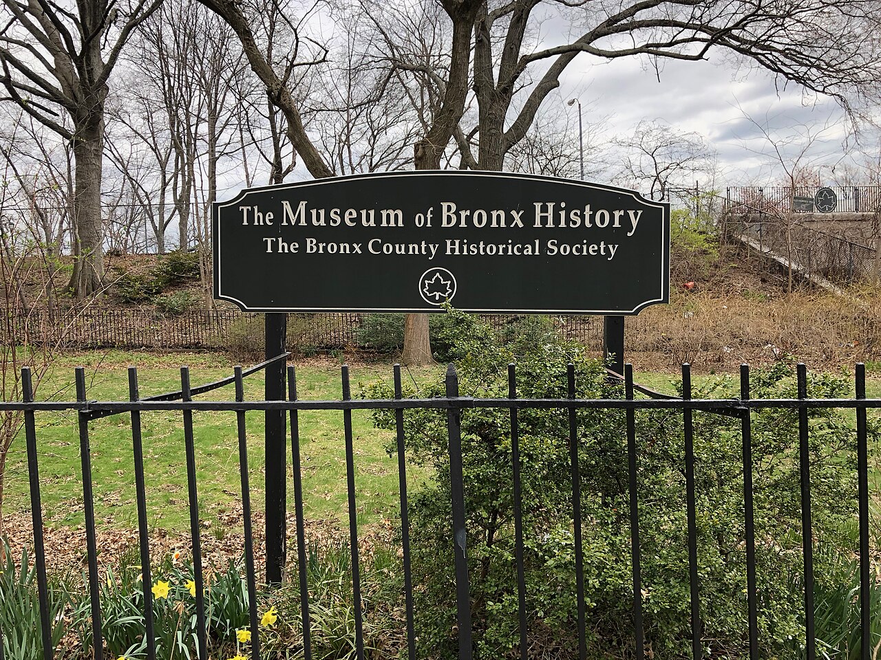 NYC Parks Bronx sign The Bronx Museum of History IMG 3323 HLG